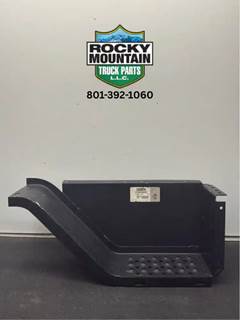 International 9700 Right Cab Step 24.625" x 11" x 7", Fits 1988-1997, Part # 498698C4