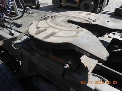 AIR SLIDE HOLLAND Fifth Wheel for a 2010 Am General M915A1