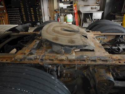 AIR SLIDE Simplex Fifth Wheel for a 1999 Volvo VNL64T