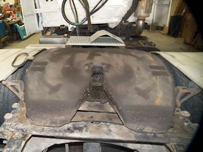 Fontaine AIR SLIDE Fifth Wheel for a 2003 Volvo VNL630