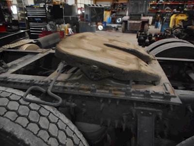 Fontaine AIR SLIDE Fifth Wheel for a 2011 Volvo VN