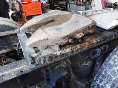 Fontaine AIR SLIDE Fifth Wheel for a 2000 Volvo VNL64T