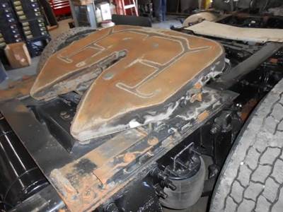 Fontaine AIR SLIDE Fifth Wheel for a 2018 Freightliner Cascadia