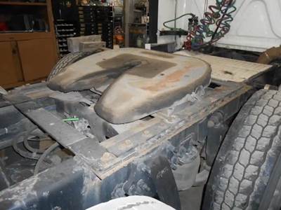 Fontaine AIR SLIDE Fifth Wheel for a 2016 Freightliner Cascadia