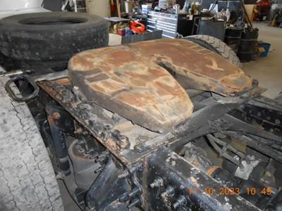 Fontaine AIR SLIDE Fifth Wheel for a 2012 Volvo VNL