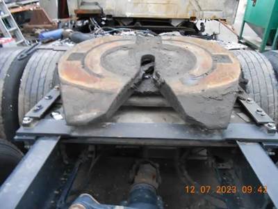 Fontaine AIR SLIDE Fifth Wheel for a 2011 Volvo VNL