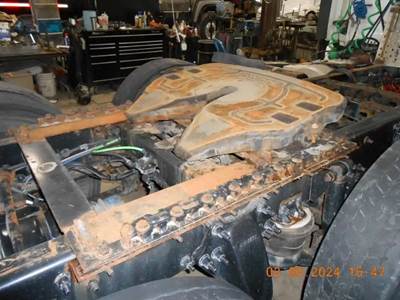 Fontaine AIR SLIDE Fifth Wheel for a 2016 Freightliner Cascadia