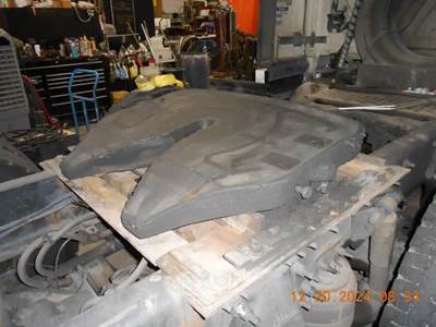 Fontaine AIR SLIDE Fifth Wheel for a 2015 Freightliner Cascadia