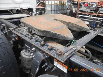 Fontaine AIR SLIDE Fifth Wheel for a 2016 Freightliner Cascadia