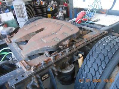 Fontaine AIR SLIDE Fifth Wheel for a 2007 International 9400