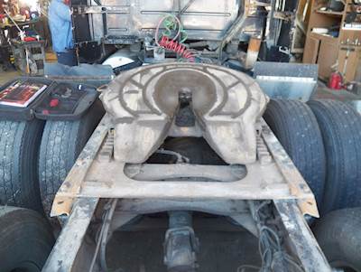 Holland AIR SLIDE Fifth Wheel for a 1997 Volvo VNL64T