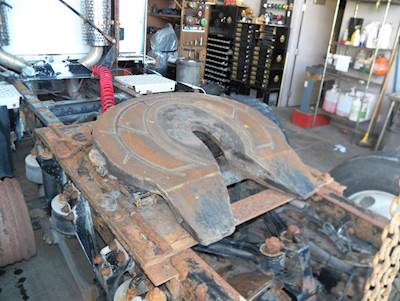 Holland AIR SLIDE Fifth Wheel for a 2000 Kenworth T2000