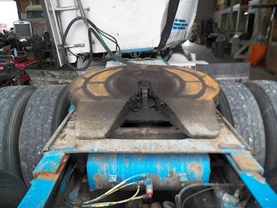 Holland AIR SLIDE Fifth Wheel for a 1996 Freightliner FLD112