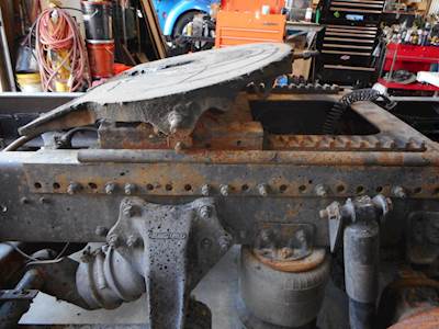 Holland AIR SLIDE Fifth Wheel for a 1996 Freightliner FLD120