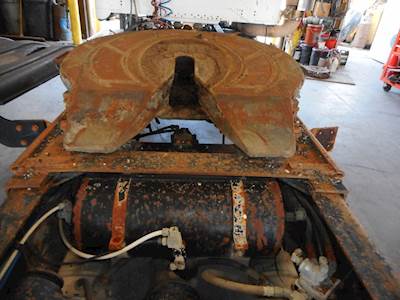 Holland AIR SLIDE Fifth Wheel for a 1997 Freightliner FLD