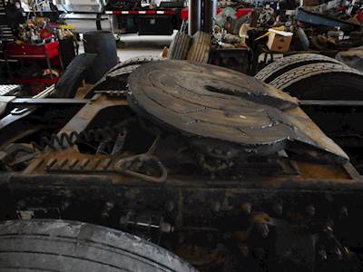 Holland AIR SLIDE Fifth Wheel for a 1999 Freightliner CLASSIC XL