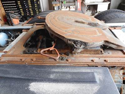 Holland AIR SLIDE Fifth Wheel for a 1996 Peterbilt 378