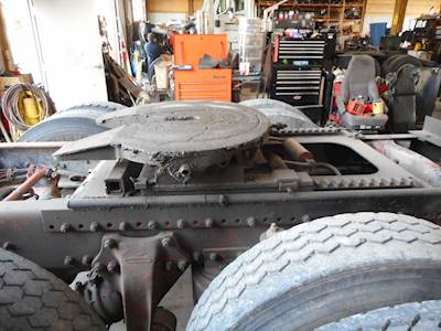 Holland AIR SLIDE Fifth Wheel for a 1992 Freightliner FLD