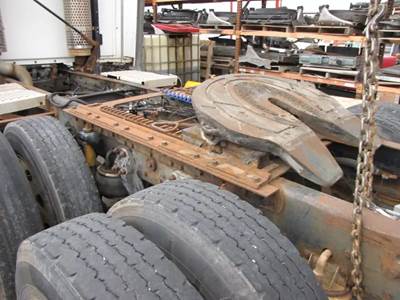 Holland AIR SLIDE Fifth Wheel for a 1998 Kenworth T2000