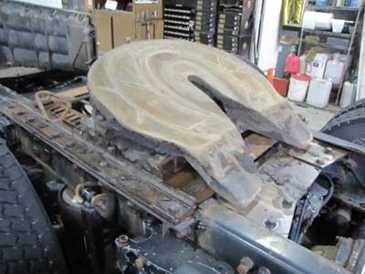 Holland AIR SLIDE Fifth Wheel for a 2004 Kenworth T800