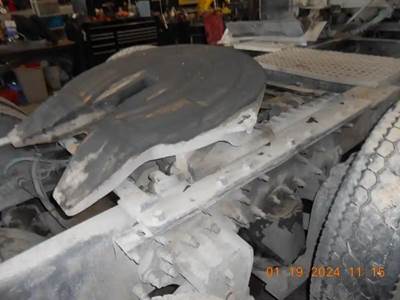 Holland AIR SLIDE Fifth Wheel for a 1997 Volvo VNL