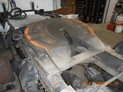 Holland AIR SLIDE Fifth Wheel for a 2013 Peterbilt 386