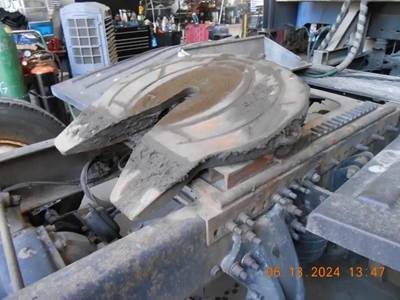 Holland AIR SLIDE Fifth Wheel for a 2001 Freightliner COLUMBIA