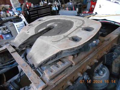 Holland AIR SLIDE Fifth Wheel for a 2010 Freightliner M-2