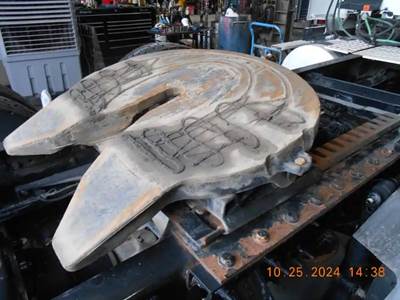 Holland AIR SLIDE Fifth Wheel for a 2015 Volvo VNR