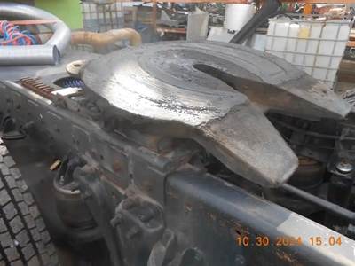 Holland AIR SLIDE Fifth Wheel for a 1992 Kenworth T600