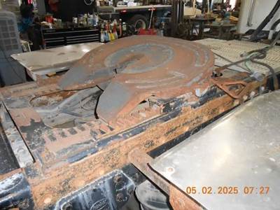 Holland AIR SLIDE Fifth Wheel for a 2000 Peterbilt 379