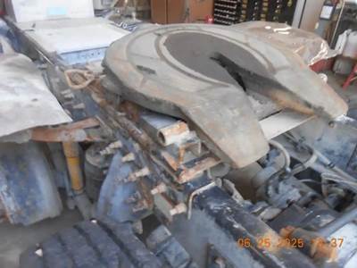 Holland AIR SLIDE Fifth Wheel for a 2007 Freightliner COLUMBIA