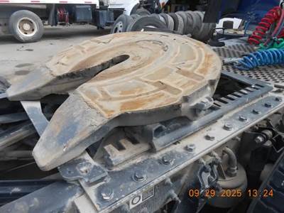 Holland AIR SLIDE Fifth Wheel for a 2013 Kenworth T800