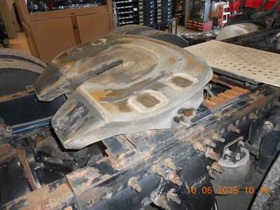 Holland AIR SLIDE Fifth Wheel for a 2008 Freightliner Cascadia