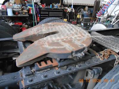 Holland AIR SLIDE Fifth Wheel for a 2011 Volvo VNL