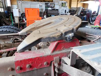 Holland STATIONARY Fifth Wheel for a 2007 Kenworth T800