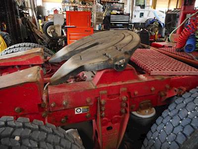 Holland STATIONARY Fifth Wheel for a 2008 Kenworth T800
