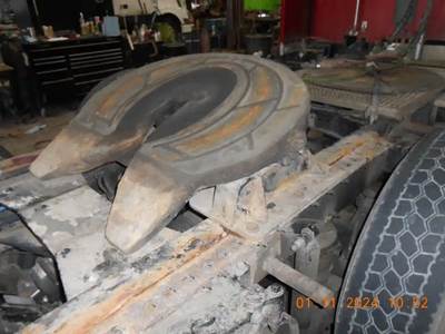 Holland STATIONARY Fifth Wheel for a 2013 Peterbilt 579