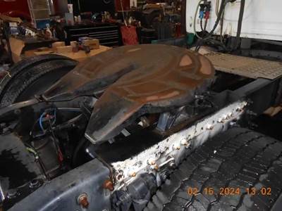Holland STATIONARY Fifth Wheel for a 2015 Freightliner Cascadia