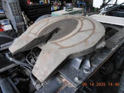 Holland STATIONARY Fifth Wheel for a 1999 Sterling L9500