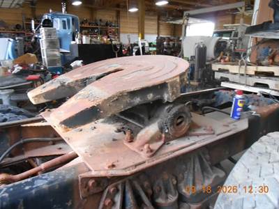 Holland STATIONARY Fifth Wheel for a 2004 Mack CV513 Granite
