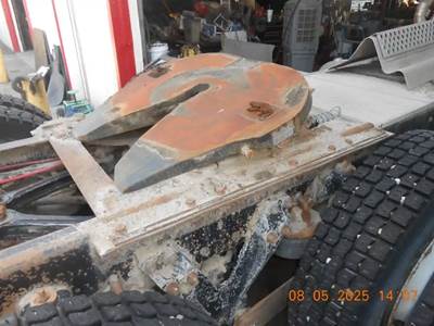 Jost AIR SLIDE Fifth Wheel for a 1999 Kenworth W900B