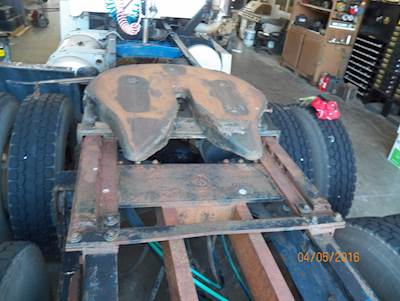 Sliding Fontaine Fifth Wheel for a 1989 Freightliner FLD