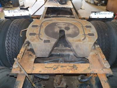 Sliding Holland Fifth Wheel for a 2001 Freightliner CENTURY CLASS