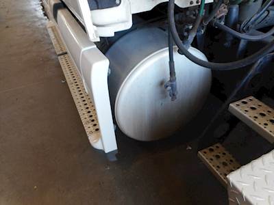 Freightliner Cascadia 125 Left Fuel Tank for a 2011 Freightliner Cascadia