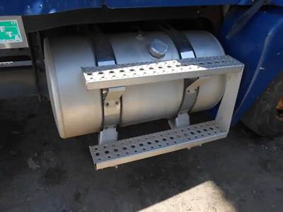 Freightliner Columbia Right Fuel Tank
