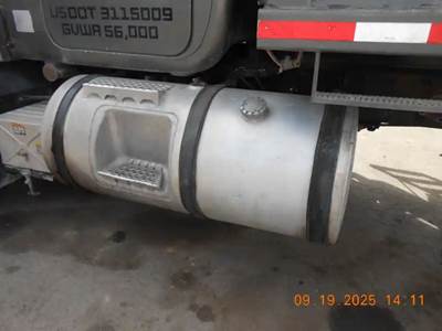 Mack RD688S Left Fuel Tank
