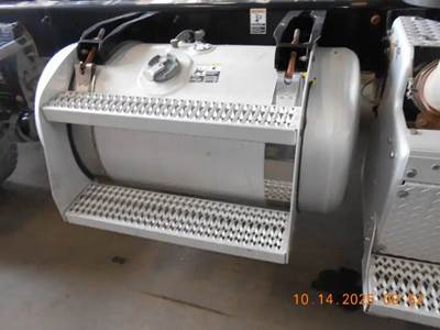 Peterbilt 367 Right Fuel Tank