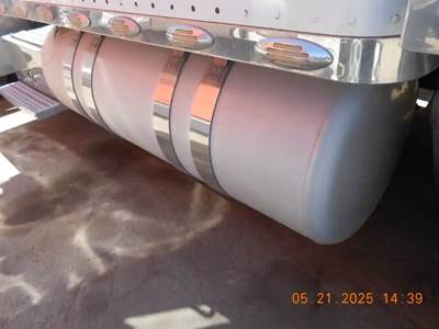 Peterbilt 389 Right Fuel Tank