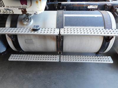 Volvo / WhiteGMC ACL64 Left Fuel Tank for a 1989 Volvowhitegmc ACL64